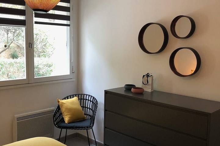 Ganze Wohnung, 4-Zimmerwohnung 90 m² + Terrasse 17 m². Direkt am Meer, Panoramablick auf das Meer in Bandol, Mittelmeerküste (Frankreich)
