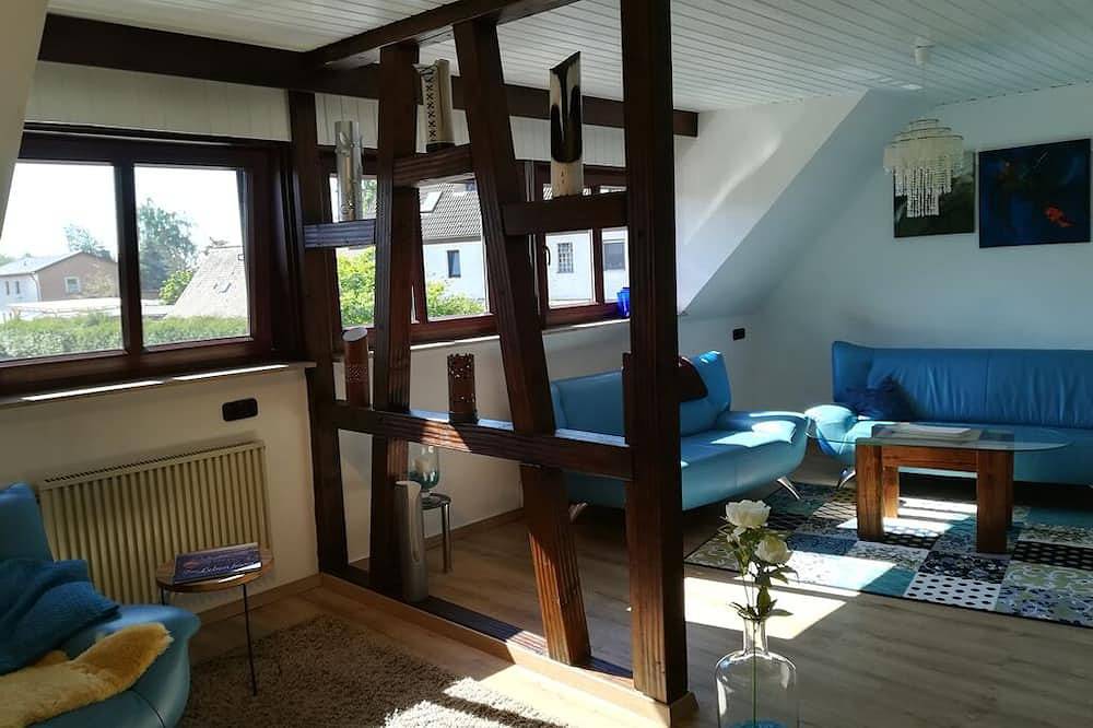 Ganze Wohnung, Fewo mit Bildern von heimischen Künstlern, Balkon und Wlan in Merkendorf, Fränkisches Seenland
