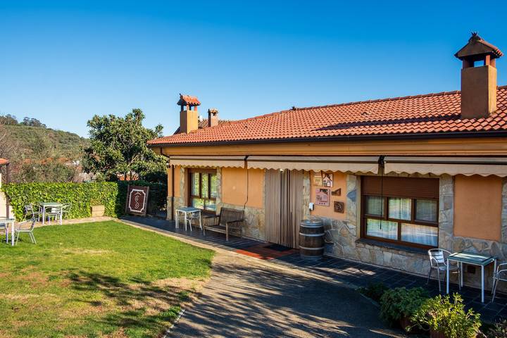 Casa rural para 7 personas, con jardín, Se admiten mascotas en Sotoserrano
