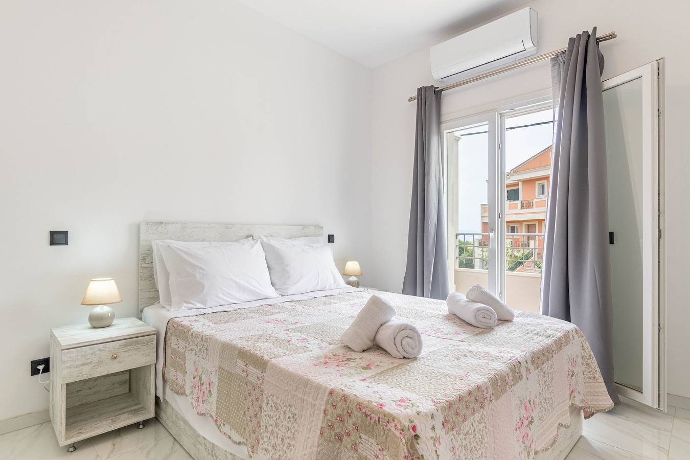 Apartamento entero, Apartamento 'Rozario 1' con balcón, Wi-Fi y aire acondicionado in Alepou, Corfú