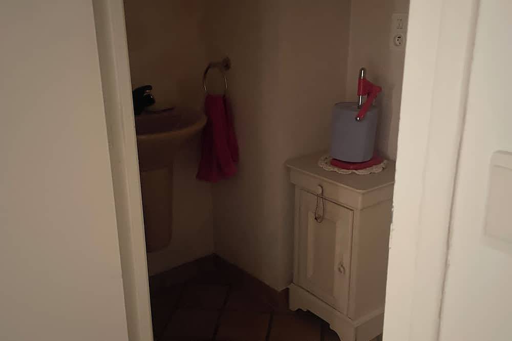 Entire apartment, Apartment near Chablis in the heart of the vineyards in Auxerre region
