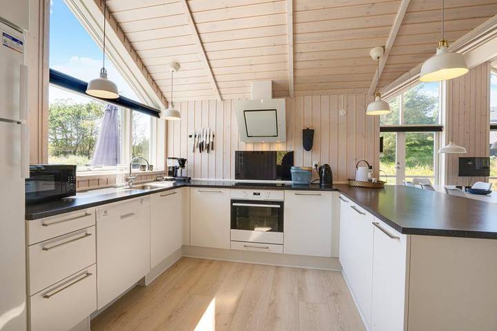 Ferienhaus für 8 Personen, mit Balkon/Terrasse und Whirlpool sowie Terrasse und Sauna in Vejers Strand - 3