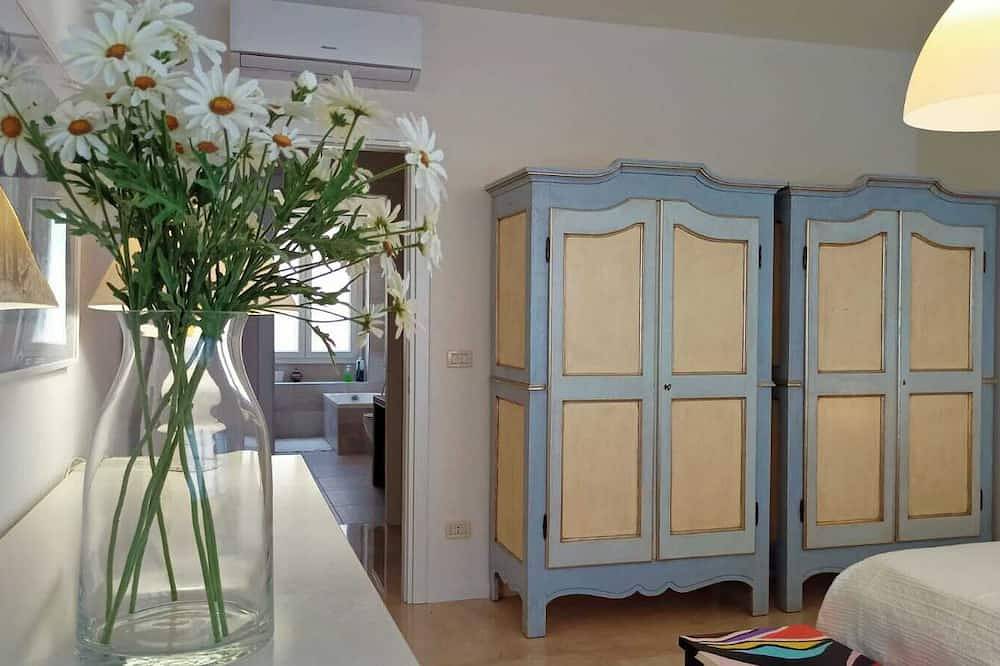 Entire apartment, Wonderful apartment in Bologna center, 1615 sq.ft, bright and comfortable in Bologna, Bologna Province