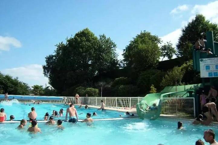 Location de vacances pour 4 personnes, avec piscine et terrasse à Merdrignac - 2