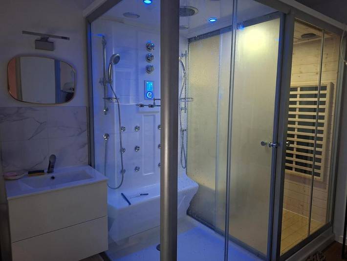 Location de vacances pour 2 personnes, avec terrasse ainsi que jacuzzi et sauna à Aulnoye-Aymeries - 3