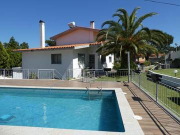 Location de vacances pour 8 personnes, avec piscine et jardin dans Darque