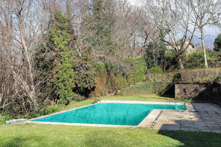 Appartement entier, Suite Magnólia avec piscine partagée et jardin privé in Fornelos e Queijada, Distrito de Viana do Castelo