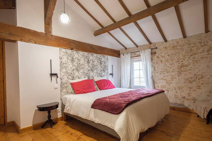 Gîte pour 5 personnes, avec piscine ainsi que jardin et terrasse à Cezais - 3