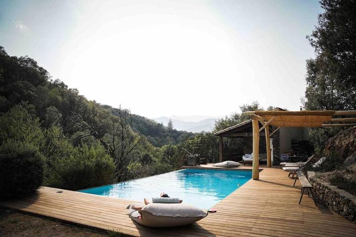 Location de vacances pour 8 personnes, avec vue et jardin ainsi que terrasse et piscine à Notre-Dame-de-la-Rouvière - 3