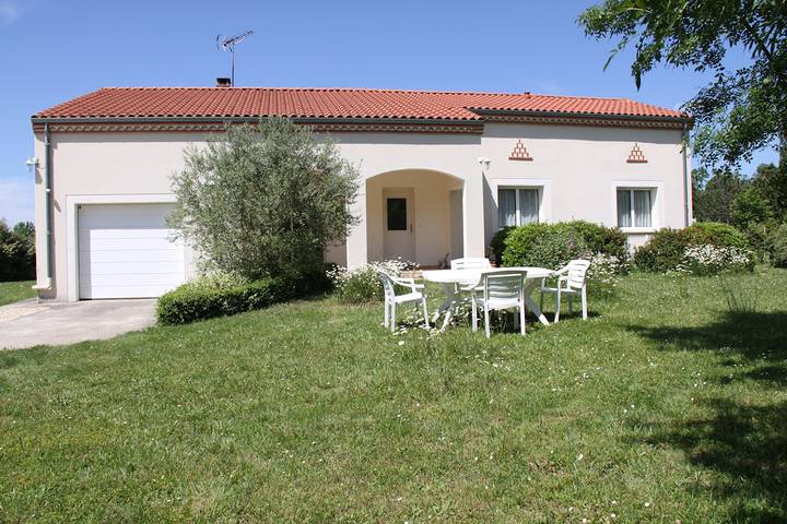 Gîte pour 6 personnes, avec terrasse et jardin - 1