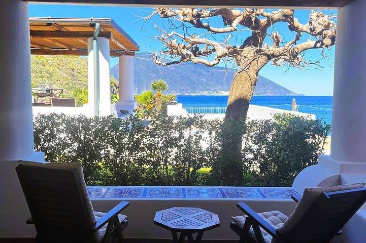 Ferienwohnung für 2 Personen, mit Balkon/Terrasse und Terrasse sowie Garten in Lipari
