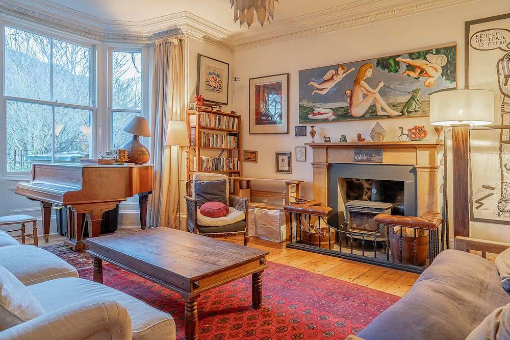 Stylish and Old-world Home Minutes From City yet Surrounded in Green and Country in Edimburgo, Lothian