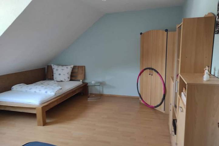 Ganze Wohnung, Ferienwohnung am Zweitälerweg - Moderne Ferienwohnung mit Whirlpoolbadewanne in Weiskirchen, Saar-Nahe-Bergland