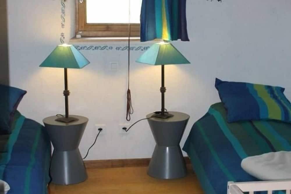 Une Sorcière sur le toit - Gîte** en Aveyron: Campagne et tranquillité absolue ! in Firmi, Aveyron