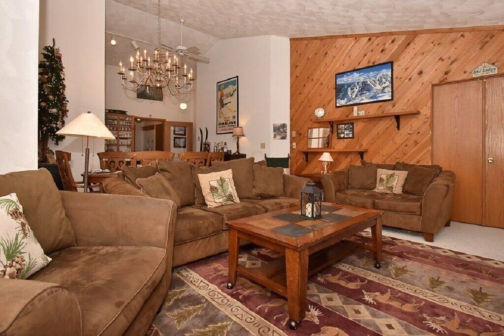 Ganze Wohnung, Hangseite mit Aussicht in Hidden Valley, Pennsylvania