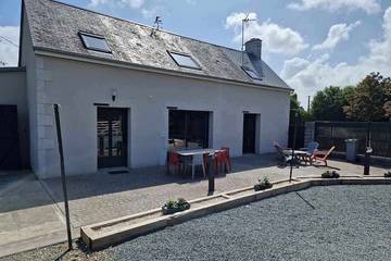 Location de vacances pour 8 personnes, avec jardin et terrasse à Lingreville