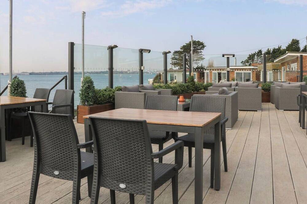Serene Chalet Retreat in Fareham, Hampshire