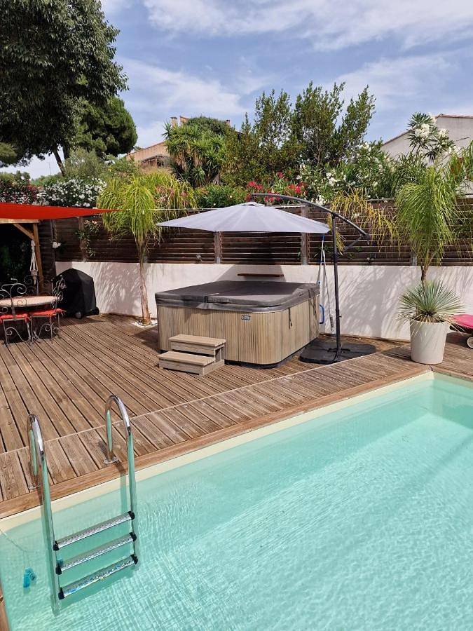 Maison de vacances pour 4 personnes, avec jacuzzi ainsi que piscine et jardin