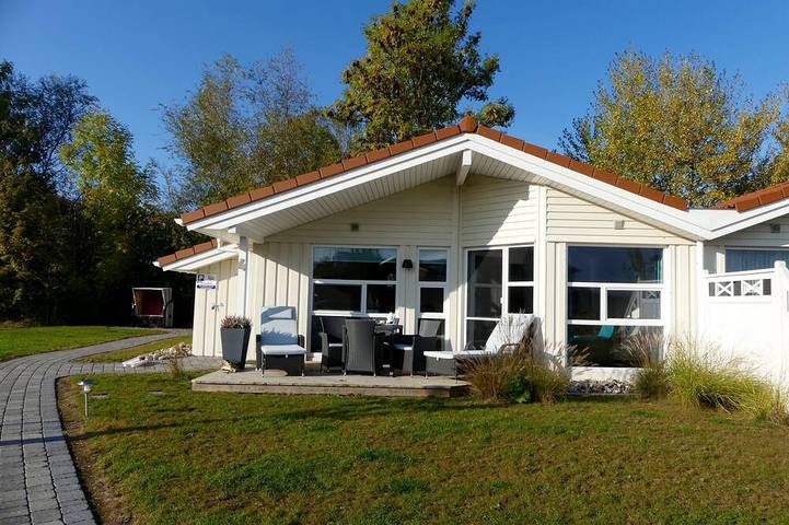 Ferienhaus für 4 Personen, mit Whirlpool und Terrasse sowie Garten und Sauna in Vorwerk