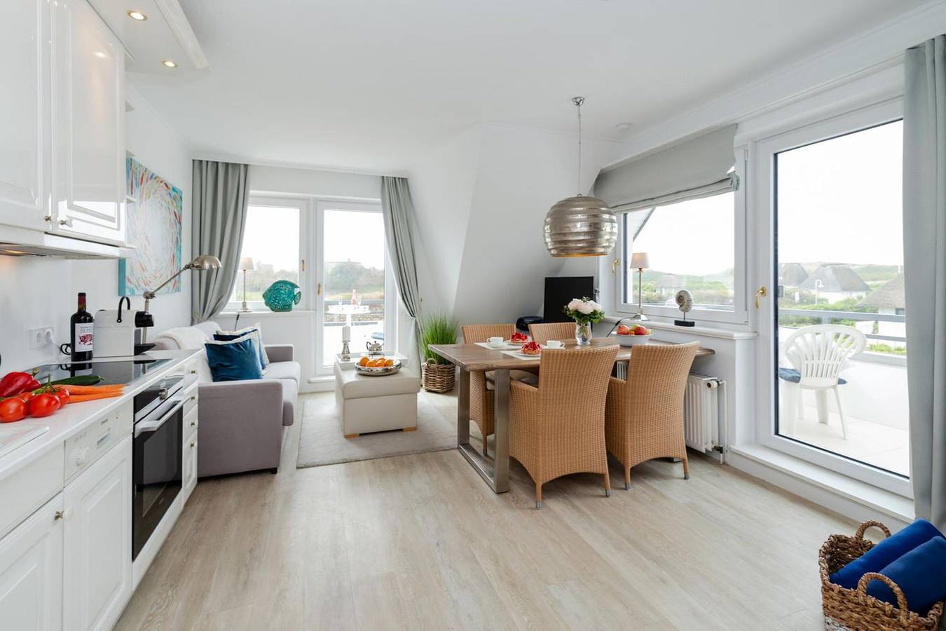 Ganze Wohnung, Strandnah gelegene, großzügige Drei-Zimmer-Ferienwohnung auf zwei Ebenen in Wenningstedt, Sylt