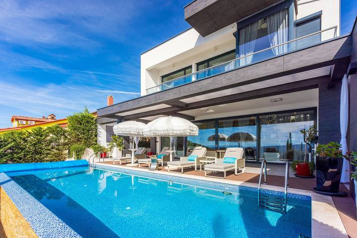 Ferienhaus für 8 Personen, mit Terrasse und Garten sowie Pool und Sauna in Crikvenica - 4