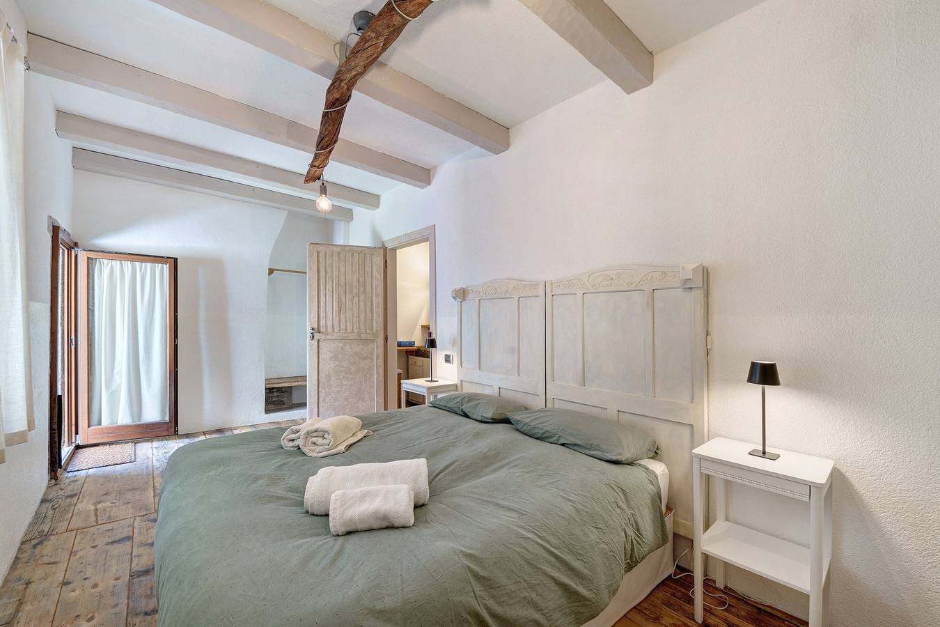 Holiday Apartment in a Historic Residence with Covered Terrace and Private Square in Pontetto-Roldo, Montecrestese