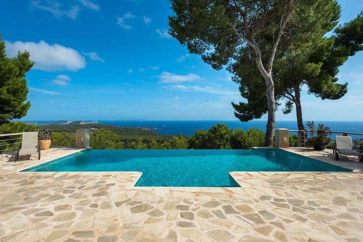 Chalet para 10 personas, con jardín además de vistas y piscina en Ibiza