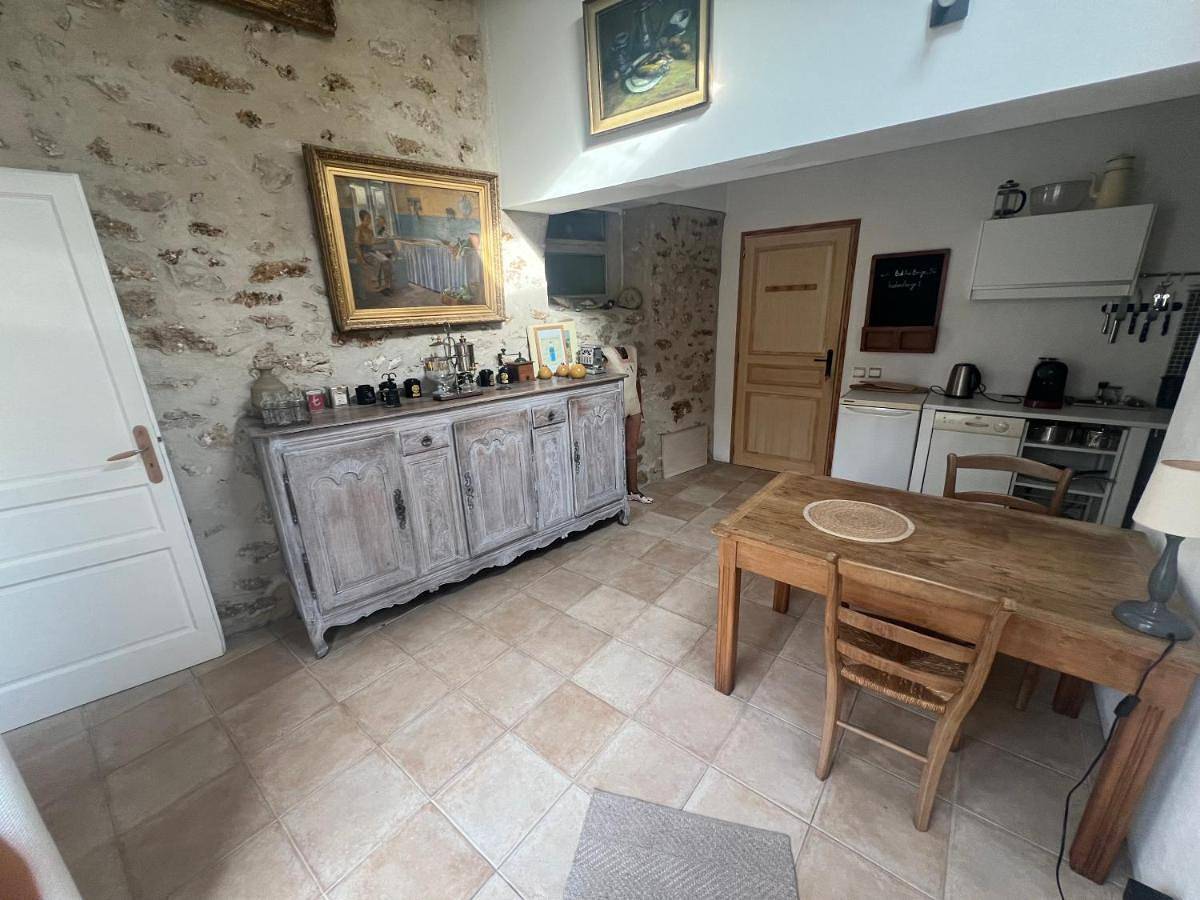 Double Room with Private Bathroom in Linas, Essonne