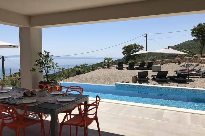 Ferienwohnung für 7 Personen, mit Pool und Garten sowie Whirlpool in Moscenicka Draga