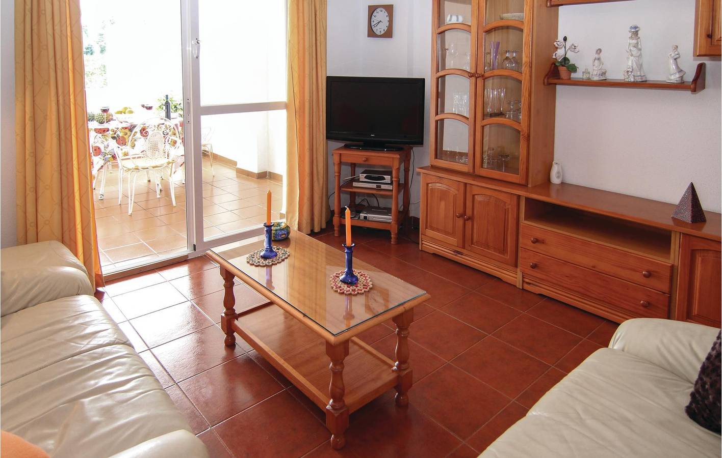 Apartamento vacacional entero, 65sqm Apt w / Garaje, AC, Piscina, Terraza y WiFi - 2 km de Playa El Playazo. in Playa de Burriana, Nerja