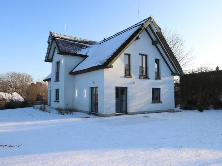Ferienwohnung mit Meerblick für 4 Personen, mit Terrasse und Garten sowie Seeblick und Ausblick in Freest