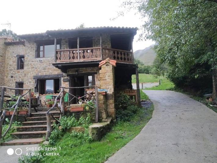 Hostal para 24 personas, con Balcón y Terraza además de Jardín y Vistas en Soba