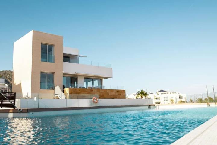 Casa rural para 8 personas, con piscina además de jardín y terraza en Fuengirola