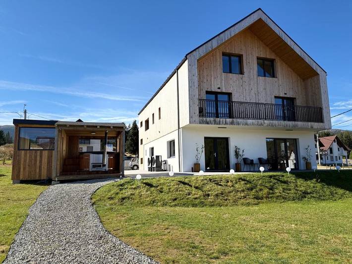 Location de vacances pour 22 personnes, avec jardin et balcon ainsi que sauna et jacuzzi à Alba (Romania)