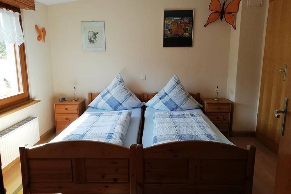 Entire apartment, Ferienhaus Burgblick - 4-bed vacation home, shower/Wc, 2 bedrooms in Bad Münstereifel, Naturpark Hohes Venn-Eifel