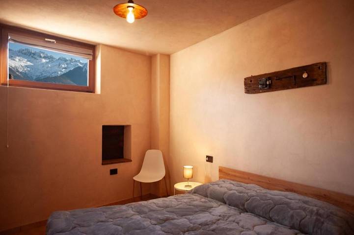 Location de vacances pour 3 personnes, avec jacuzzi ainsi que balcon et piscine à Capo di Ponte