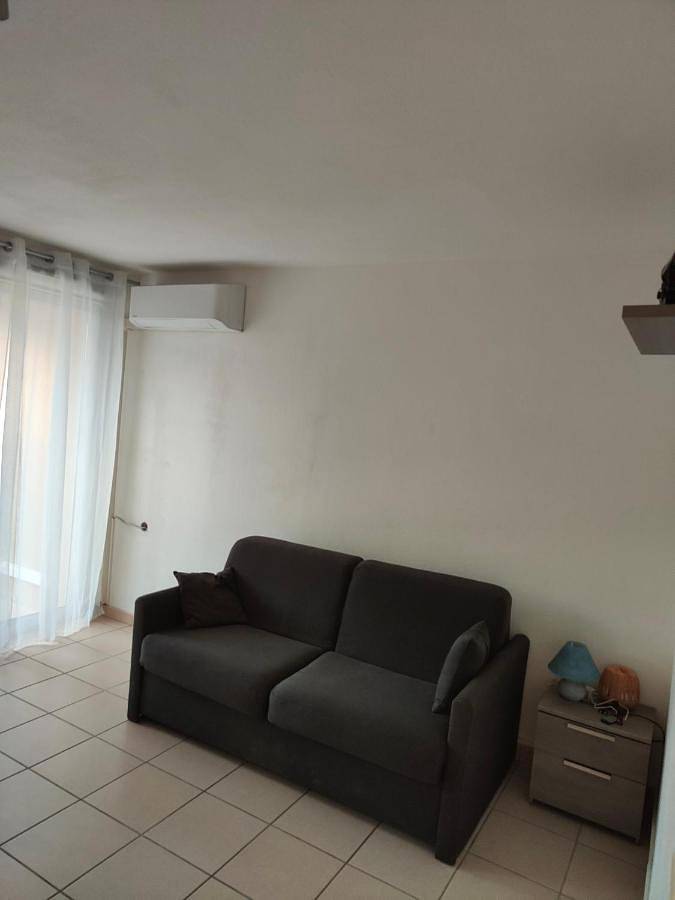 Gîte pour 2 personnes, avec jardin ainsi que piscine et terrasse à Poussan - 2