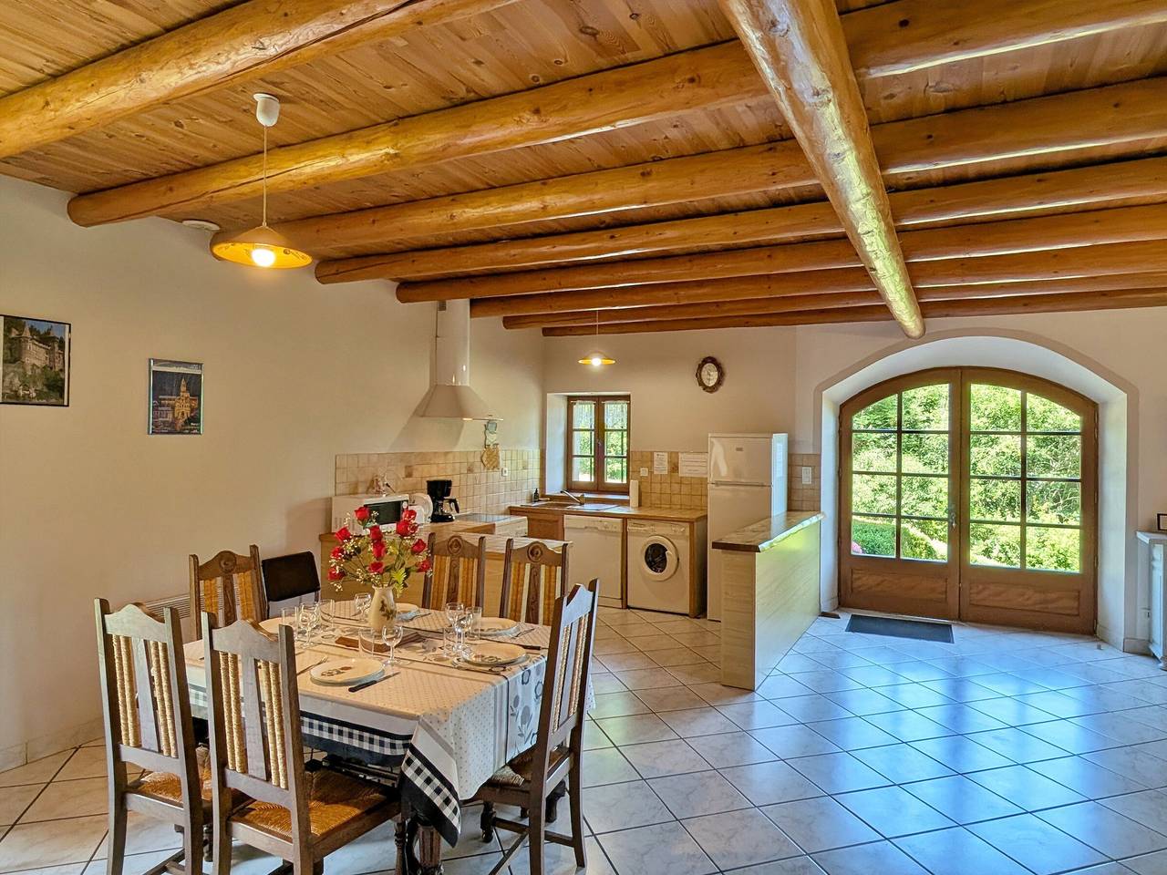 Grande maison en pierres avec jardin, proche d'un bourg médiéval, animaux acceptés in Allègre, Parc Naturel Régional Livradois-Forez