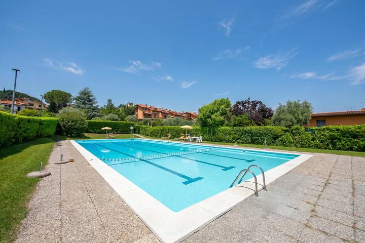 Gîte pour 4 personnes, avec terrasse et piscine, adapté aux familles à Padenghe sul Garda - 2