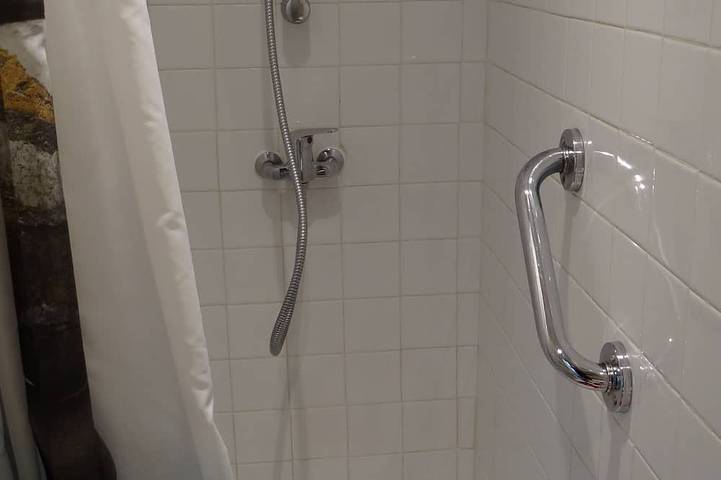 Gîte pour 4 personnes, avec balcon à Vals-les-Bains - 3