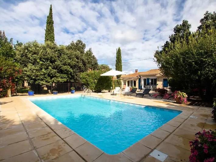 Vakantiehuis voor 4 personen, met terras en zwembad in Mazan