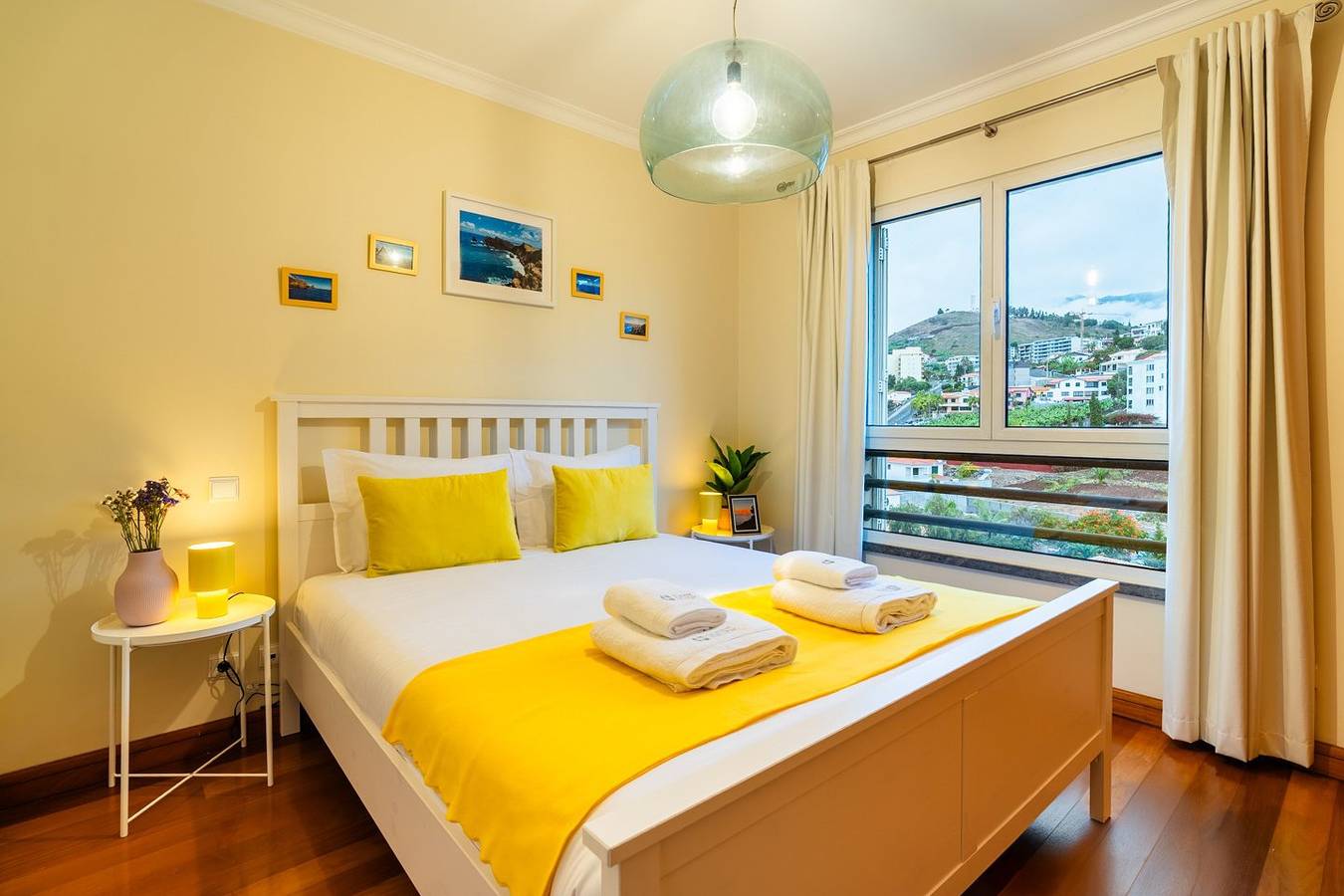 Entire apartment, Guestready - Funchal's golden hour in São Martinho, Madeira