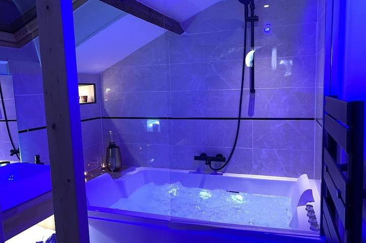 Location de vacances pour 2 personnes, avec terrasse ainsi que jacuzzi et jardin à Sainte-Croix-Grand-Tonne - 4