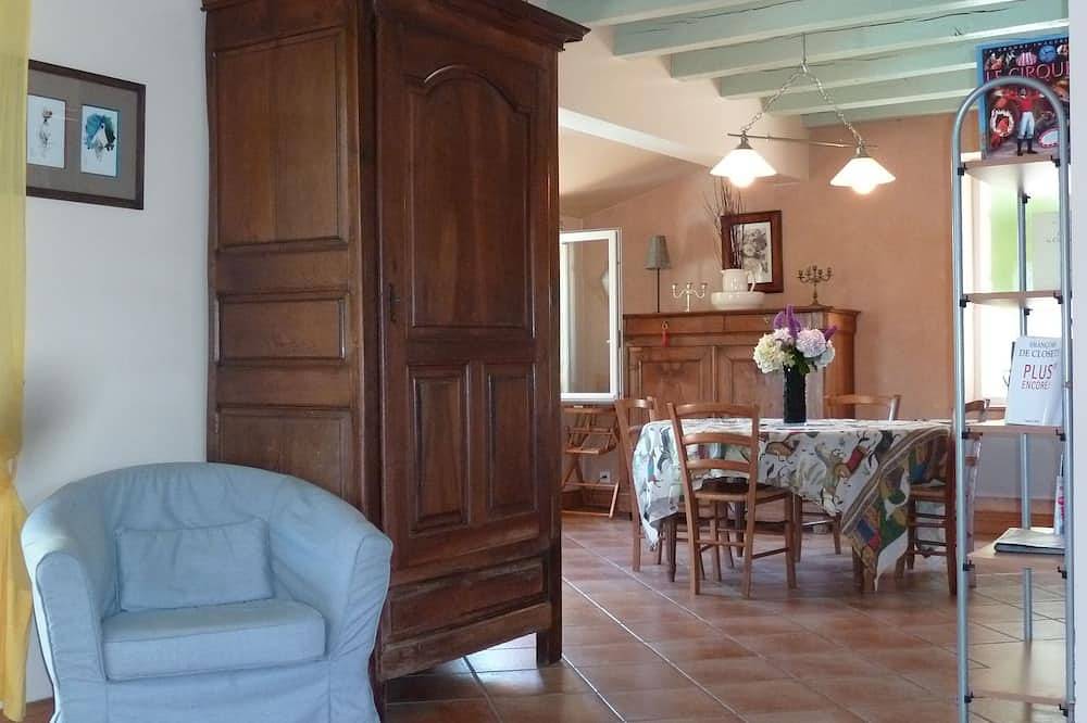 Maison de caractère avec Piscine à Loubressac proche Rocamadour, vallée Dordogne in Loubressac, Lot