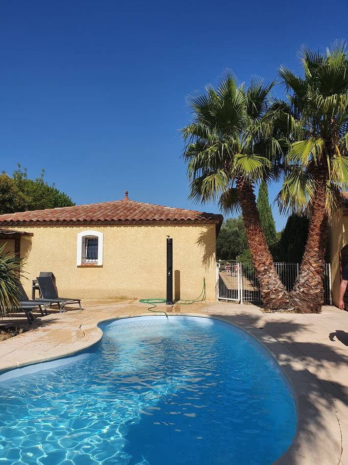 Location de vacances pour 10 personnes, avec terrasse ainsi que jardin et piscine à Mirepeisset - 2