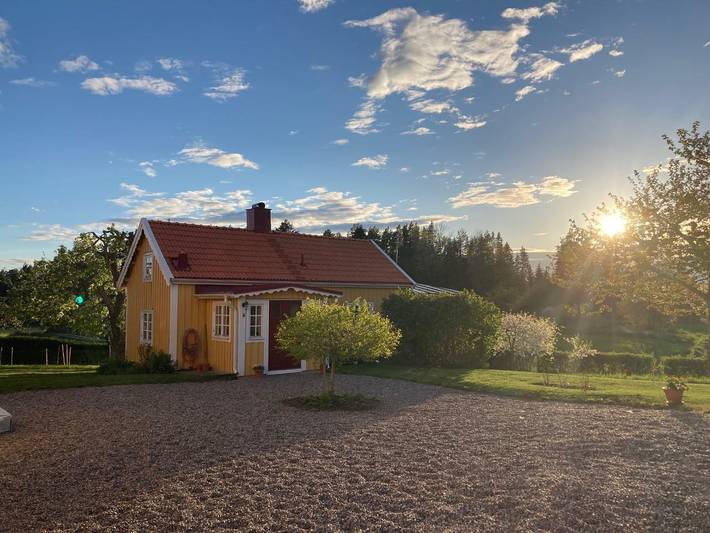 Charmantes Ferienhaus - hat Brücke und Ruderboot in Norrköping, Vikbolandet