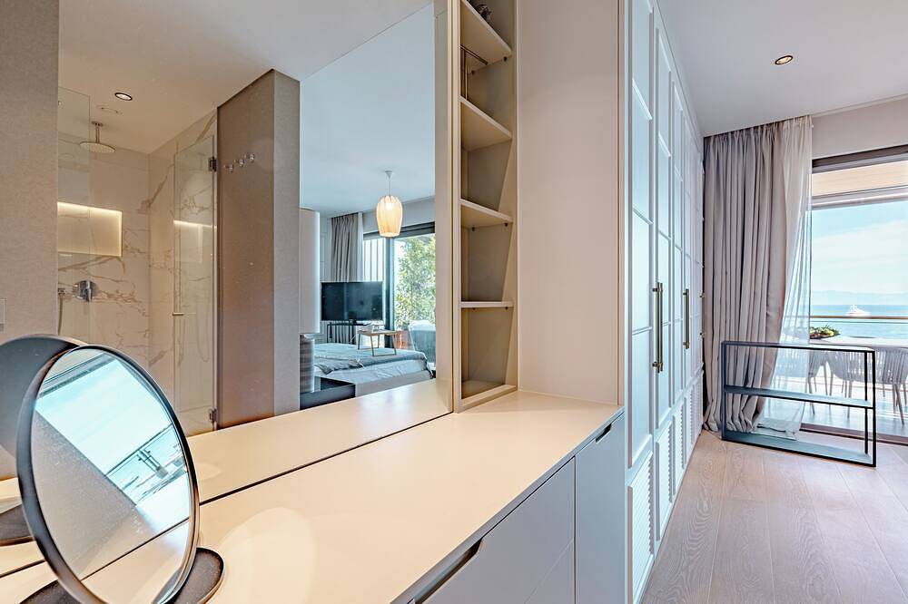 Luxurious Beachfront Flat with Hotel Amenities Inside a 5-Star Resort in Bodrum, Türkische Ägäis