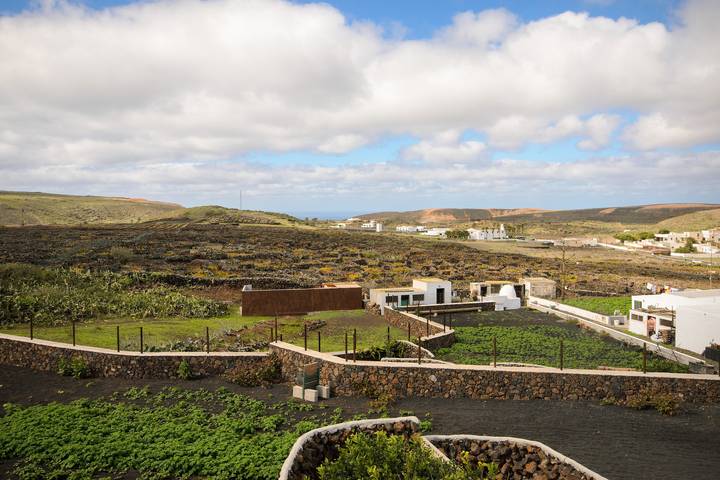 Ganze Wohnung, In der Nähe von Wanderwegen und Strand mit Wintergarten - Appartement Ye in Ye, Haría