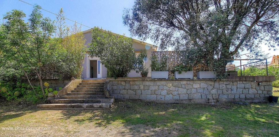 Gîte pour 6 personnes, avec Terrasse ainsi que Jardin et Vue dans Sainte-Lucie de Porto-Vecchio - 3
