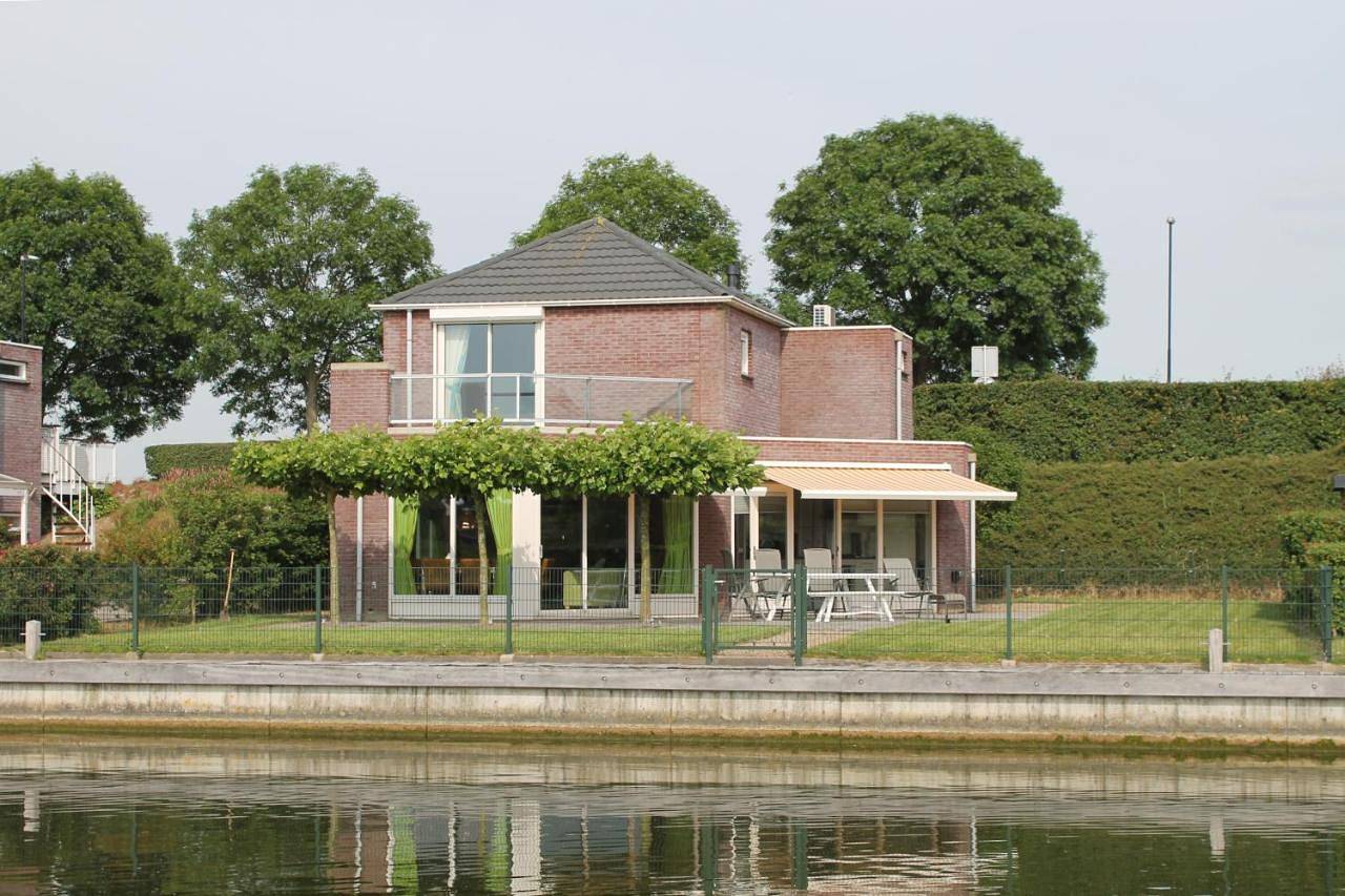 Holiday Home (12 Adults) in Oude-Tonge, Goeree-Overflakkee